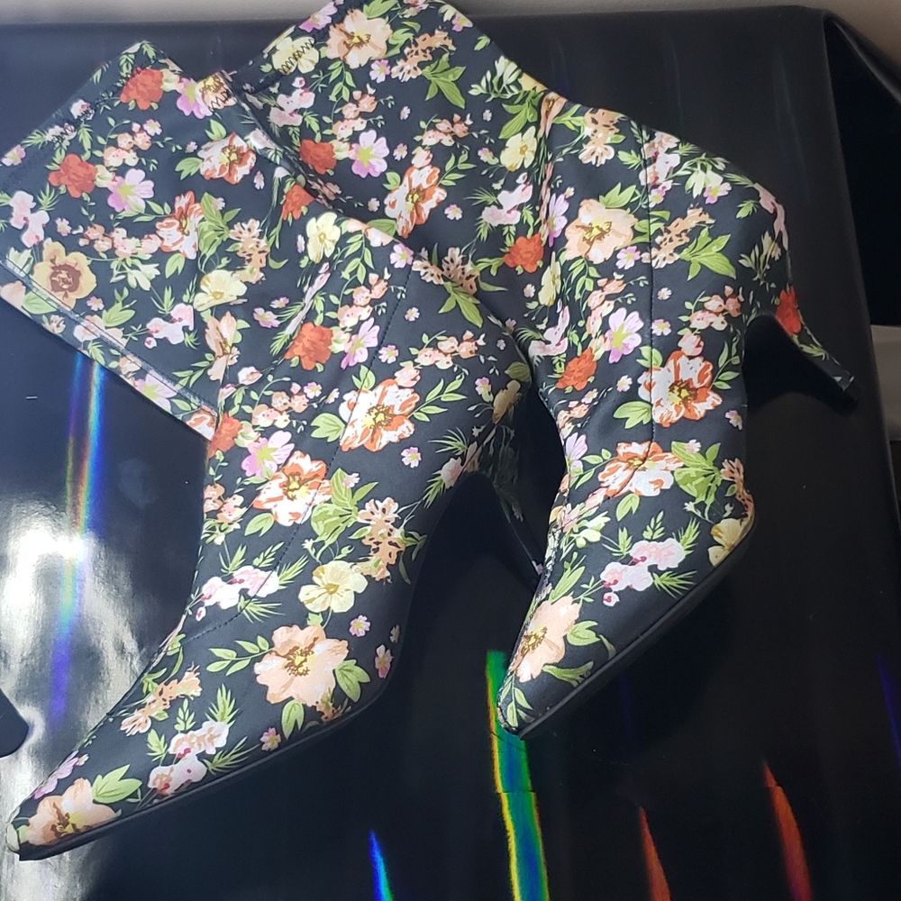 SIZE 10 MIA Camilla Floral Kitten Heel Bootie
